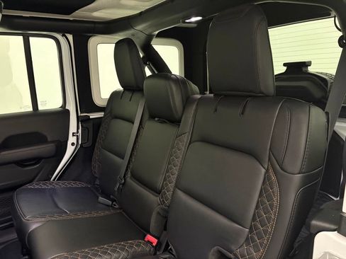 Used 2021 Jeep Wrangler Unlimited Sahara AWD/4WD image 29