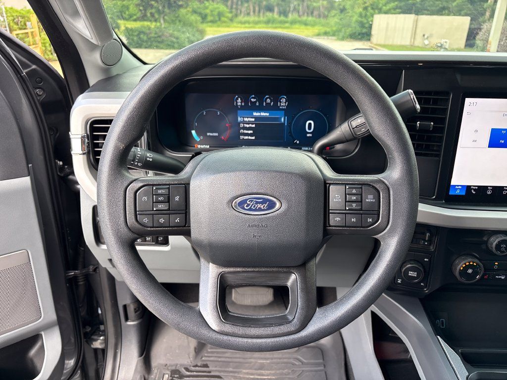 Used 2025 Ford F250 XLT w/ Black Appearance Package AWD/4WD image 17