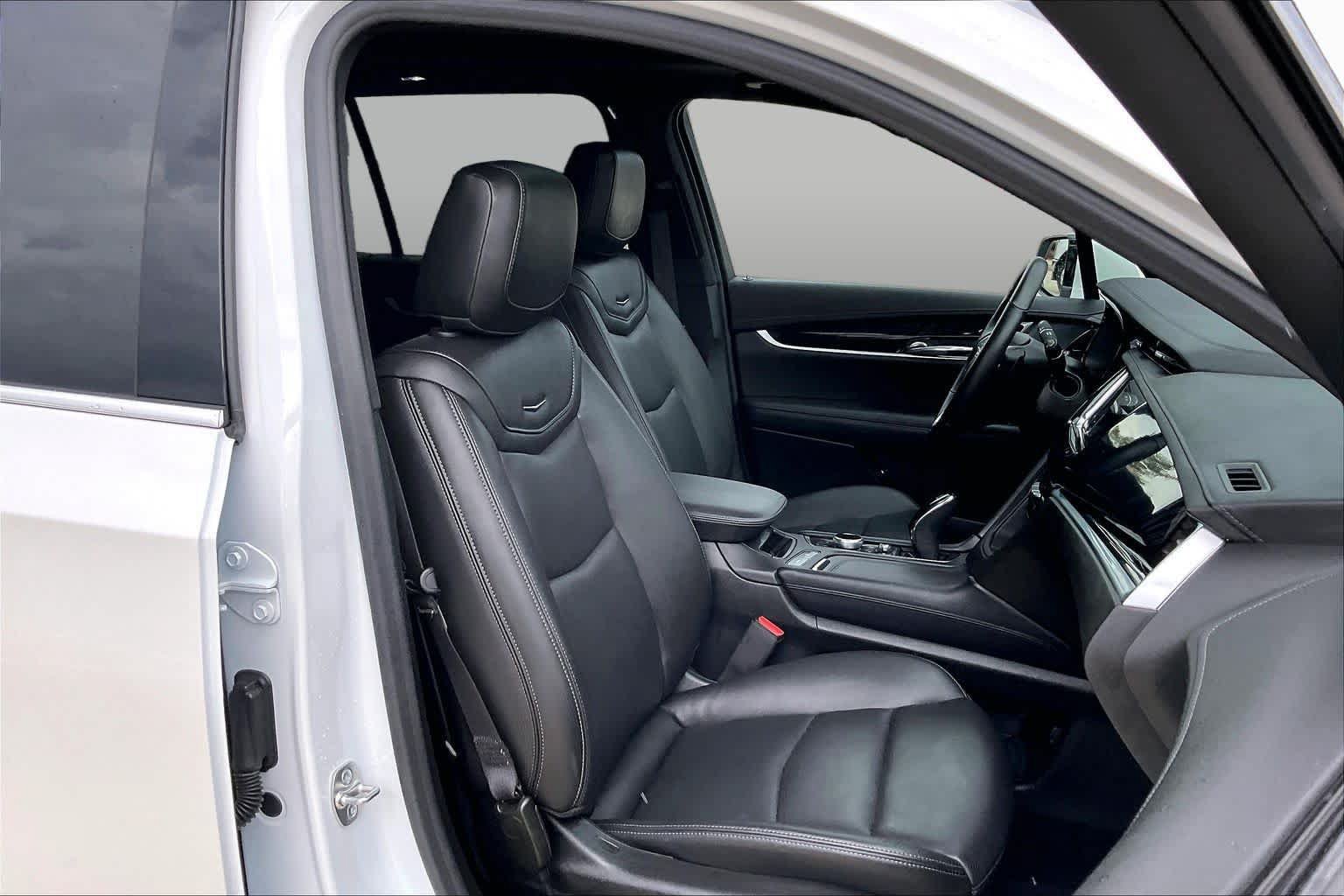 Used 2025 Cadillac XT6 Premium Luxury FWD image 9