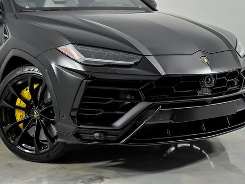 Used 2020 Lamborghini Urus AWD/4WD image 2