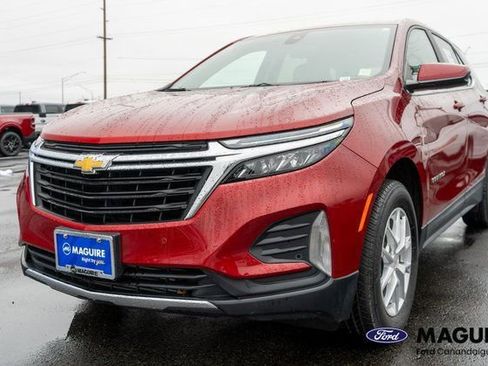 Used 2024 Chevrolet Equinox LT image 2