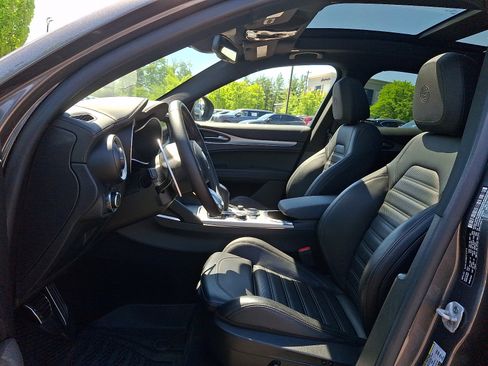 Used 2023 Alfa Romeo Stelvio Veloce AWD/4WD image 13