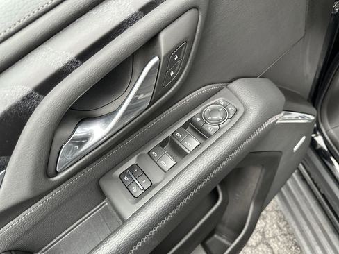 Used 2023 GMC Yukon Denali w/ Denali Reserve Package image 17