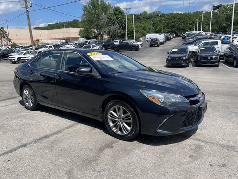 Used 2016 Toyota Camry SE FWD image 6