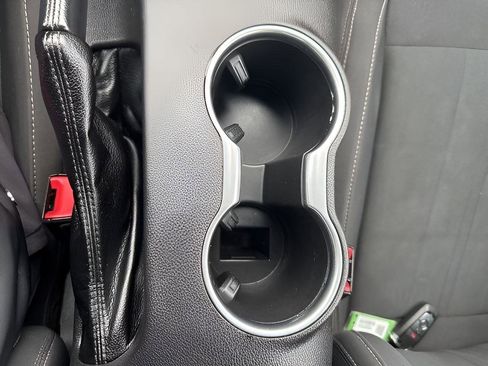 Used 2019 Ford Mustang Convertible image 23