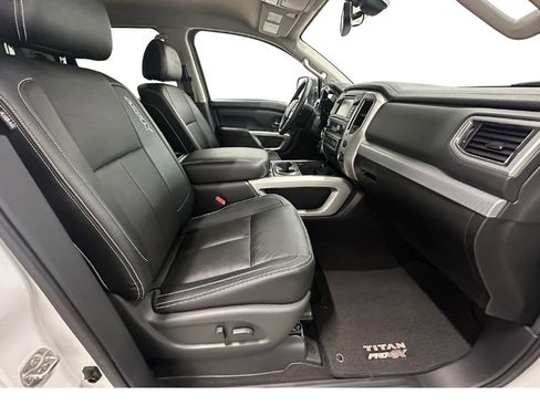 Used 2019 Nissan Titan PRO-4X w/ Pro-4x Convenience Package image 16