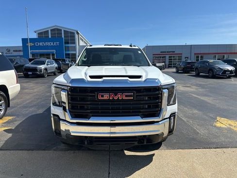 New 2026 GMC Sierra 2500 Pro AWD/4WD image 2