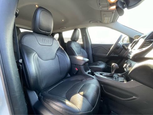 Used 2023 Jeep Cherokee Altitude Lux image 28