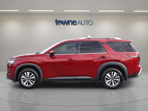 Used 2022 Nissan Pathfinder SL AWD/4WD image 2