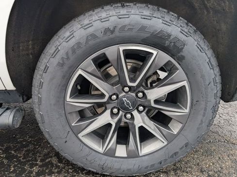 Used 2023 Chevrolet Tahoe Z71 image 25