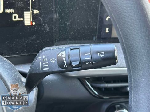 Used 2025 Nissan Kicks SV AWD/4WD image 23