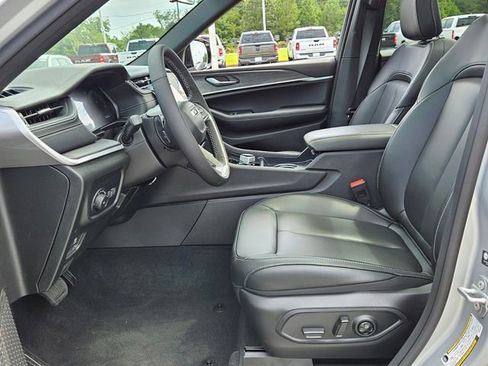 New 2025 Jeep Grand Cherokee Limited w/ Black Appearance Package RWD image 7
