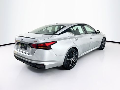 Used 2024 Nissan Altima 2.5 SR FWD image 9
