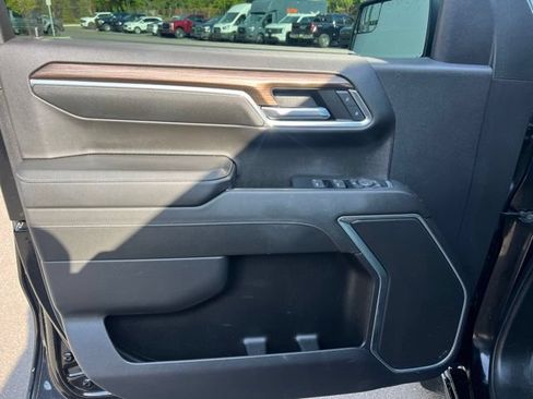 Used 2024 Chevrolet Silverado 1500 LT AWD/4WD image 18