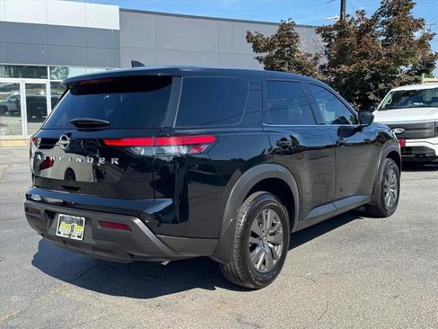 Certified 2024 Nissan Pathfinder S FWD image 3