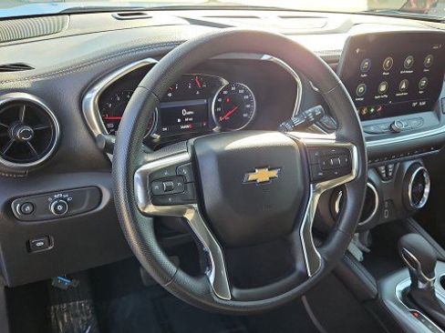 Used 2025 Chevrolet Blazer LT FWD image 11