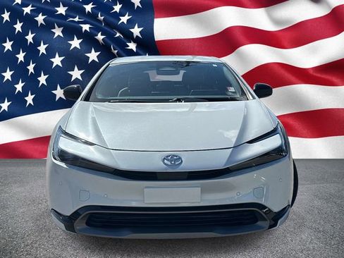 Used 2024 Toyota Prius XLE FWD image 3