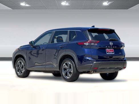 Used 2025 Nissan Rogue SV AWD/4WD image 3