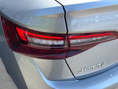 Used 2024 Volkswagen Jetta SE FWD image 33