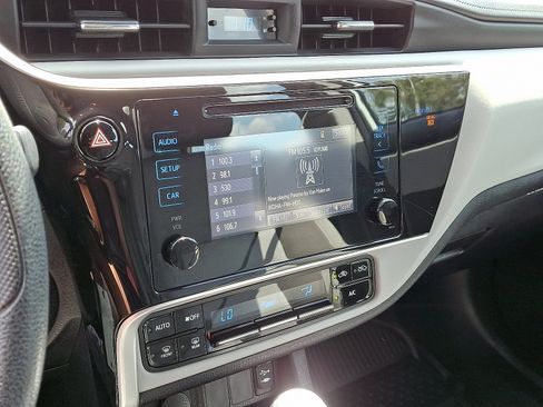 Used 2019 Toyota Corolla LE image 23