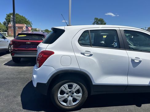Used 2018 Chevrolet Trax LS FWD image 9