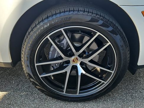 Used 2023 Porsche Macan AWD/4WD image 14