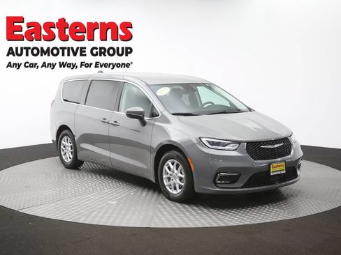 Used 2023 Chrysler Pacifica Touring-L FWD image 49