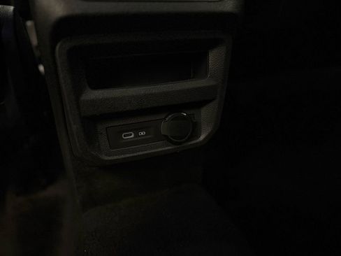 Used 2024 Volkswagen Tiguan SE image 36