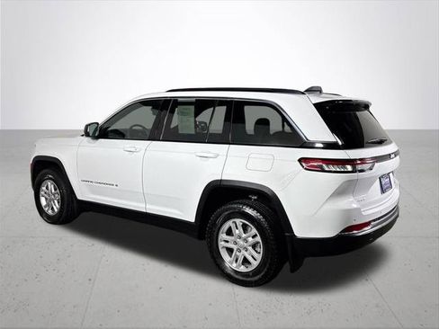 Certified 2025 Jeep Grand Cherokee Laredo w/ MOPAR Finishing Package AWD/4WD image 9