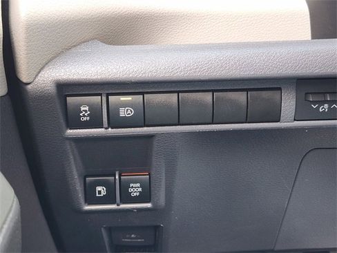 Used 2021 Toyota Sienna Limited image 22