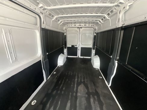 Used 2025 RAM ProMaster 2500 w/ Convenience Group image 30