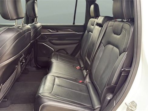 Used 2024 Jeep Grand Cherokee Overland image 39