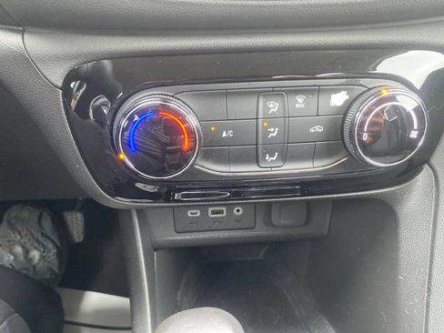 Used 2023 Buick Encore GX Preferred FWD image 24