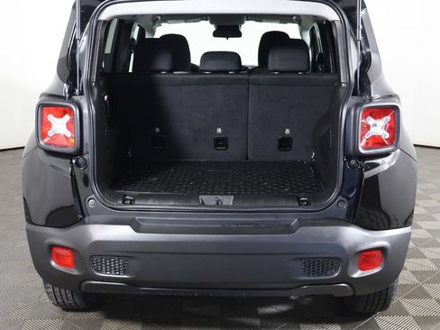 Used 2023 Jeep Renegade Latitude AWD/4WD image 14