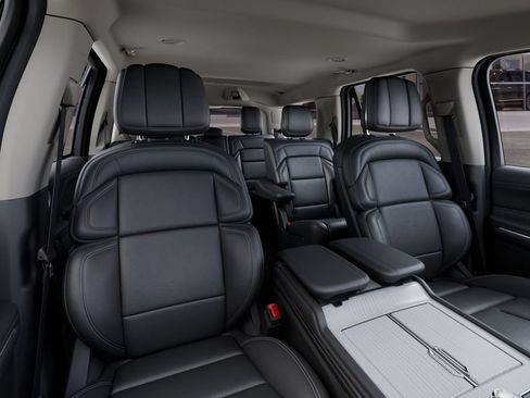 New 2027 Lincoln Navigator Premiere RWD image 10