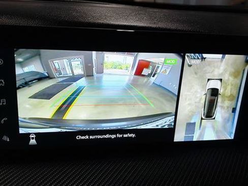 Used 2025 Nissan Kicks SR AWD/4WD image 23