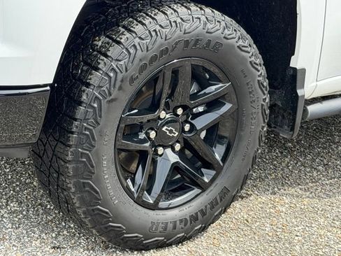 Used 2023 Chevrolet Silverado 1500 Custom Trail Boss AWD/4WD image 10