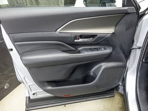Certified 2025 Toyota Grand Highlander AWD image 20