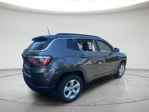 Used 2018 Jeep Compass Latitude AWD/4WD image 4