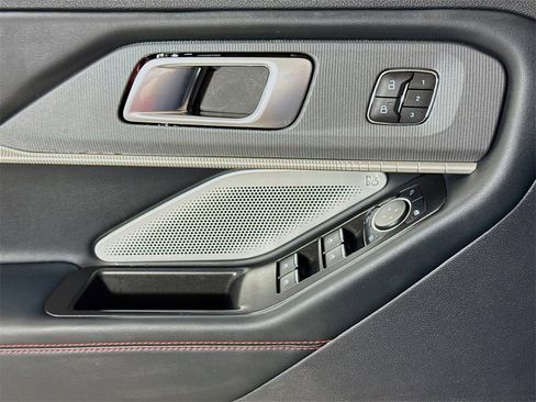 Used 2025 Ford Explorer ST image 16