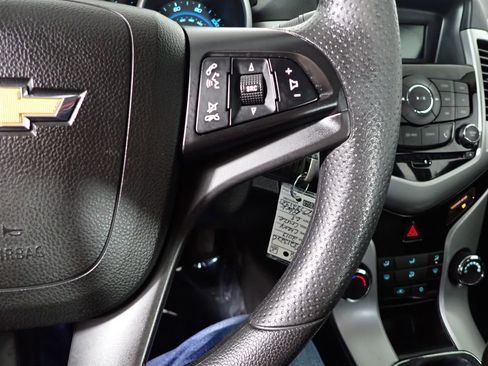 Used 2013 Chevrolet Cruze LS image 33