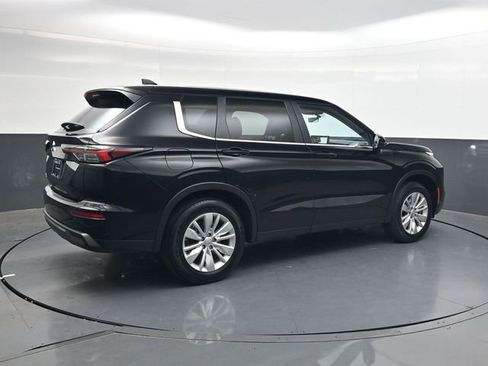 Used 2025 Mitsubishi Outlander ES image 4