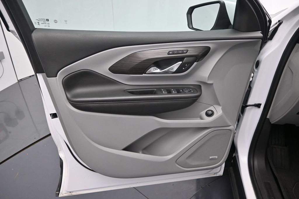 Used 2024 GMC Terrain SLT w/ Infotainment Package II FWD image 19