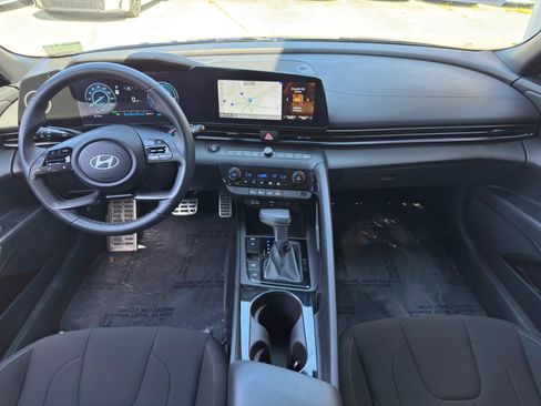 Used 2025 Hyundai Elantra SEL FWD image 11