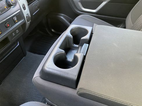 Used 2021 Nissan Titan SV AWD/4WD image 32