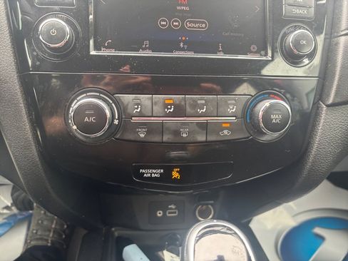 Used 2020 Nissan Rogue S w/ Special Edition Package image 22