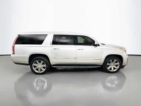 Used 2017 Cadillac Escalade ESV Luxury AWD/4WD image 8