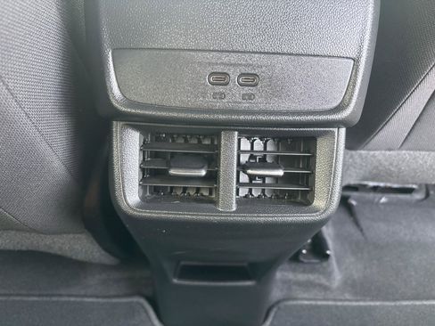 Used 2025 Chevrolet Equinox LT image 38