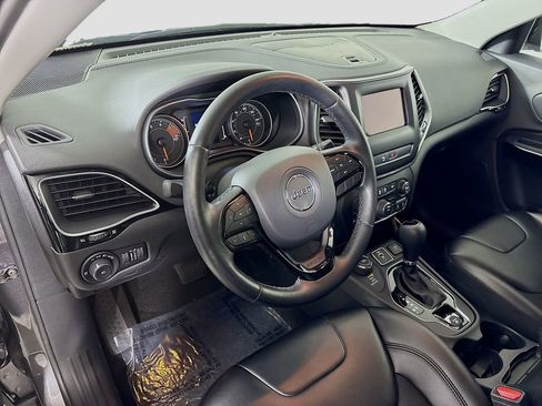 Used 2020 Jeep Cherokee Latitude Plus image 10