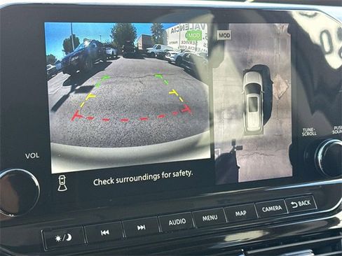 Certified 2024 Nissan Pathfinder SL image 12